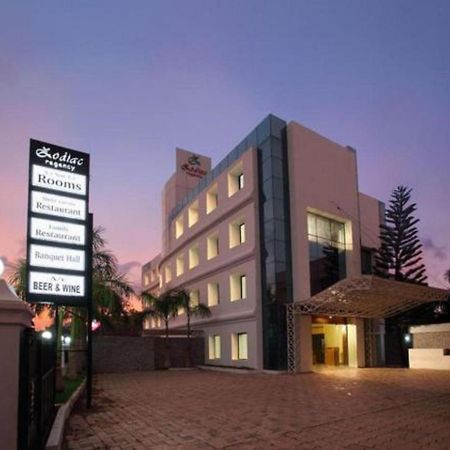 Hotel Zodiac Regency โกลลัม ภายนอก รูปภาพ