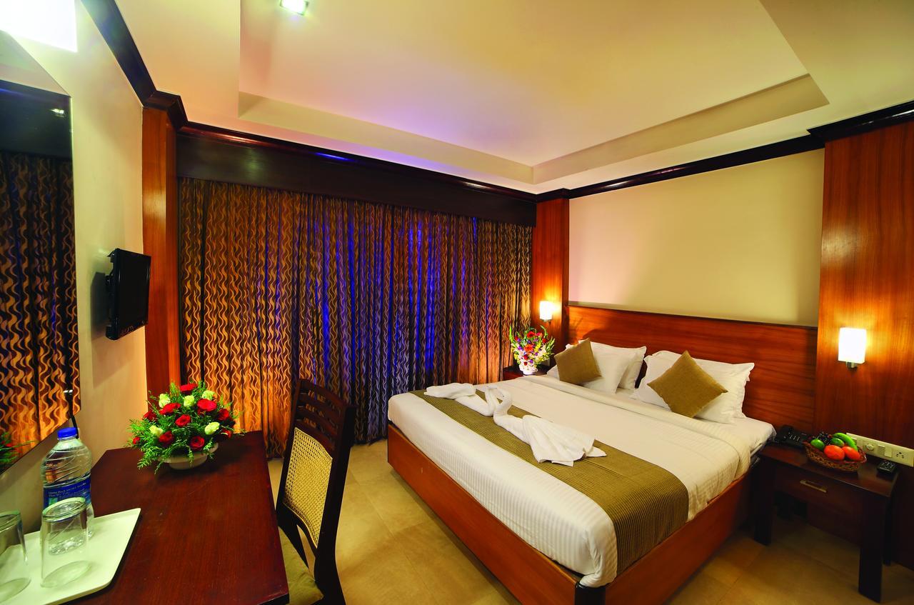 Hotel Zodiac Regency โกลลัม ภายนอก รูปภาพ