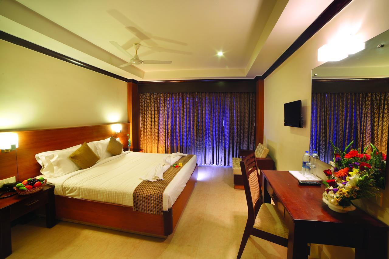 Hotel Zodiac Regency โกลลัม ภายนอก รูปภาพ