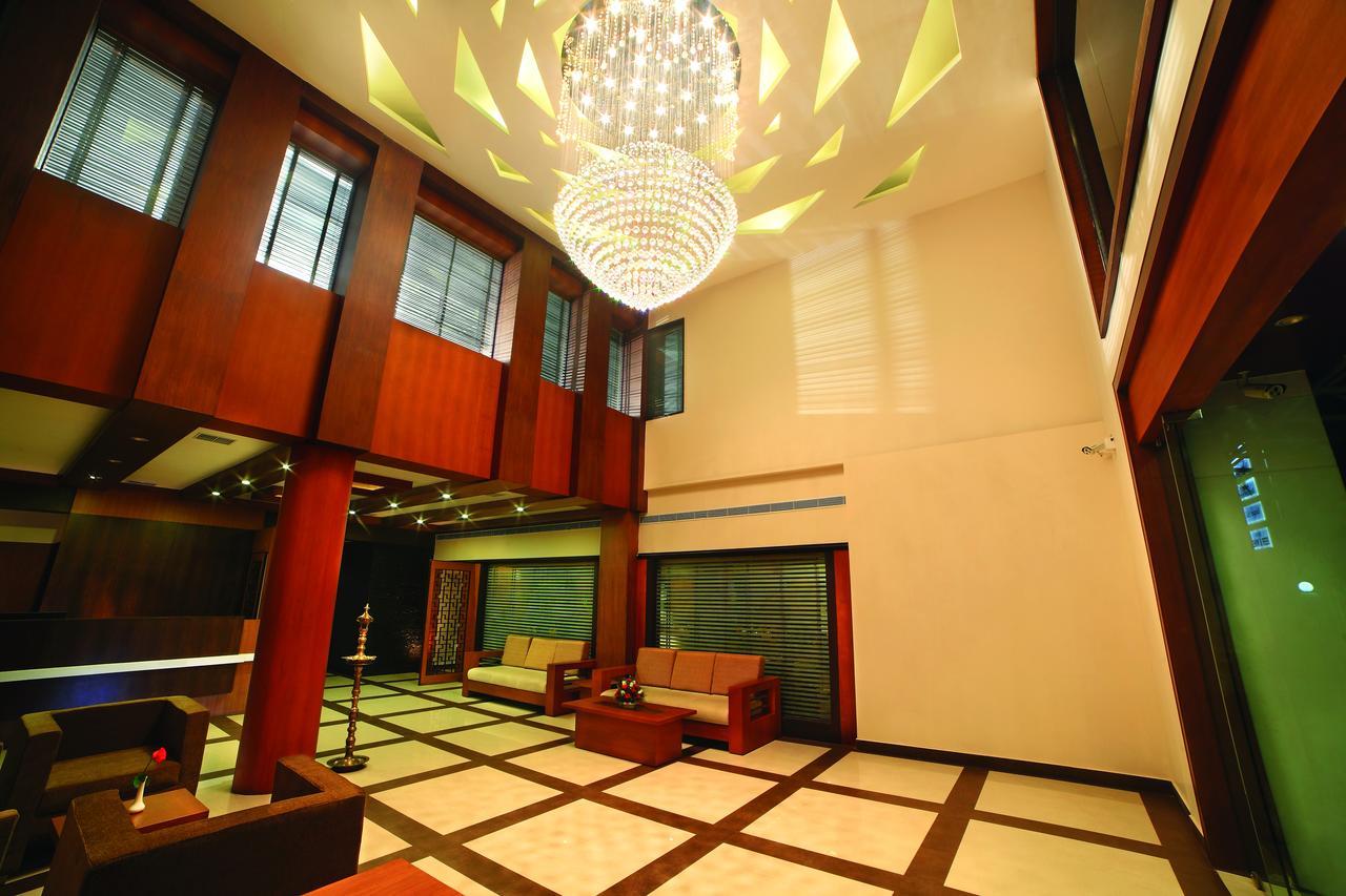Hotel Zodiac Regency โกลลัม ภายนอก รูปภาพ