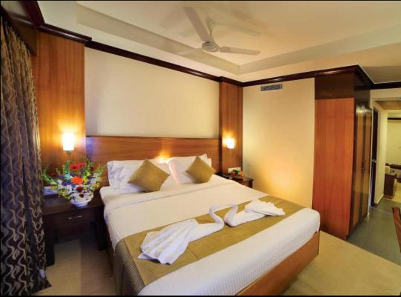 Hotel Zodiac Regency โกลลัม ภายนอก รูปภาพ