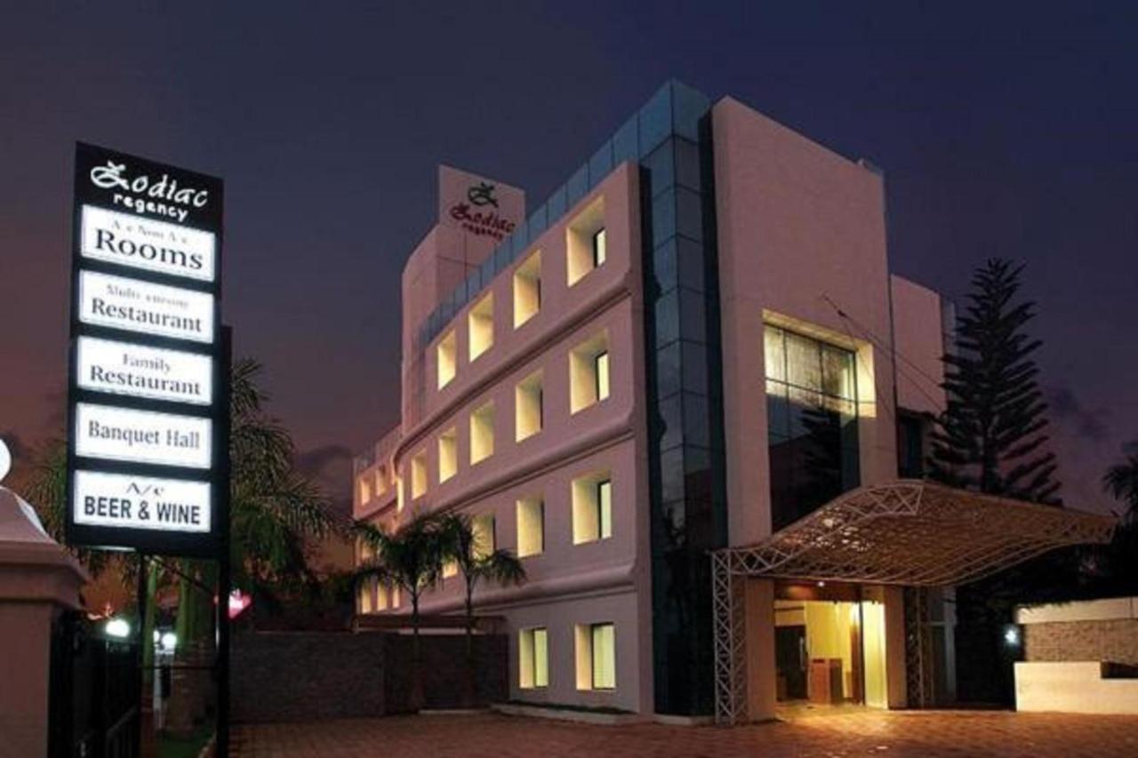 Hotel Zodiac Regency โกลลัม ภายนอก รูปภาพ