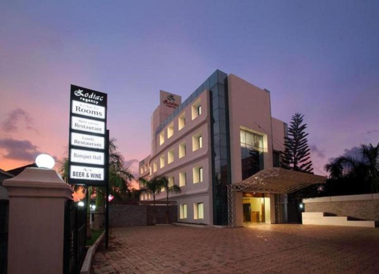 Hotel Zodiac Regency โกลลัม ภายนอก รูปภาพ